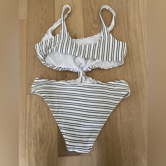 Abercrombie & Fitch one piece swimsuit - Picture 3 of 5